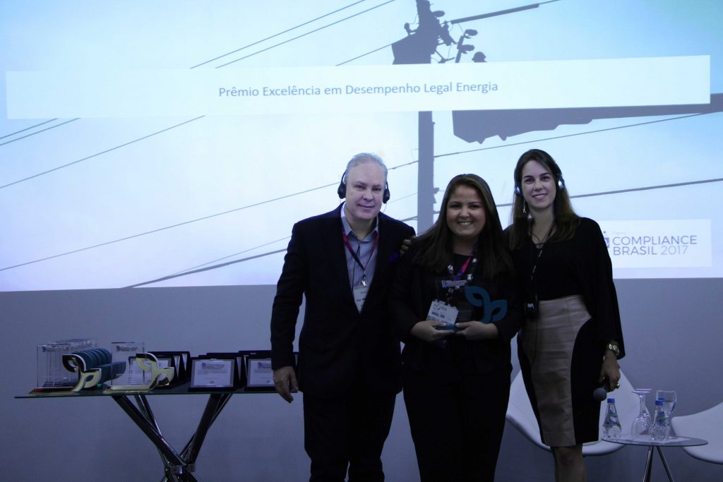 Prêmio Compliance Brasil - Categoria Projeto Inovador: Gestão de Fornecedores -  Deivison Pedroza - CEO Verde Ghaia, Marcella Rosa - Telefônica Brasil, Daniela Cavalcante - Diretora Verde Ghaia