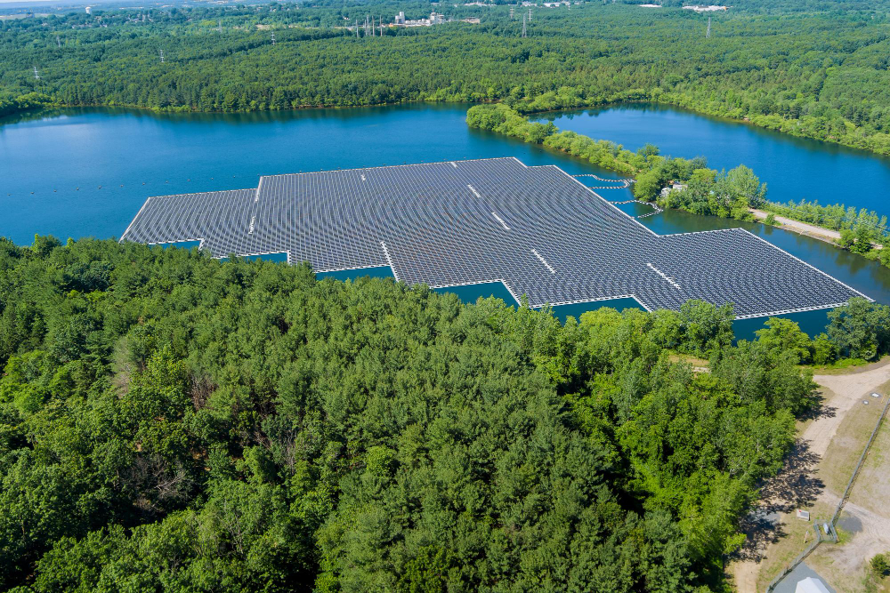 Energia solar flutuante: integração entre fontes renováveis e desafios para sua expansão no Brasil 